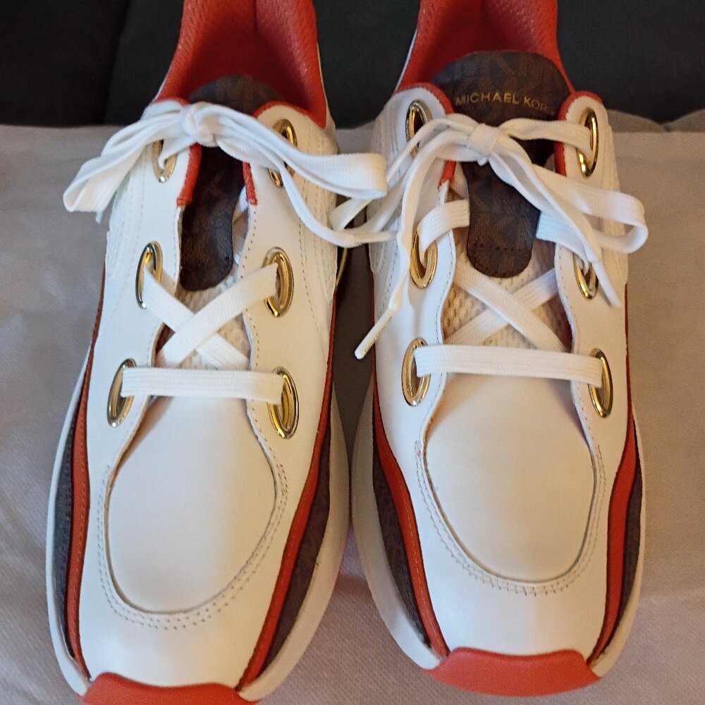 Michael Kors TONI Lace-Up Leather Gold Chain Link Heel Trainer Sneakers NWOT WOB
